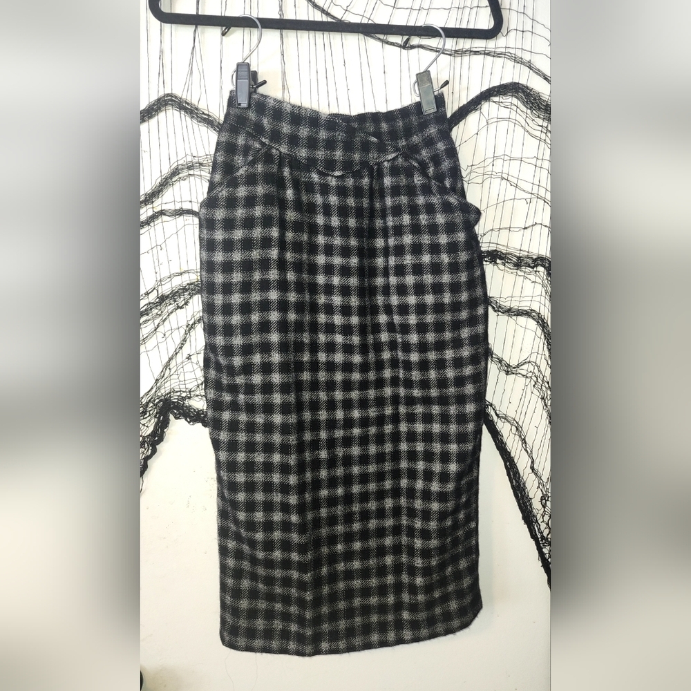 ✨️Black and Gray Plaid Skirt✨️